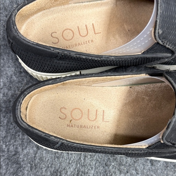 Naturalizer Textured Black and Tan Slip-On Flats - Picture 2 of 7